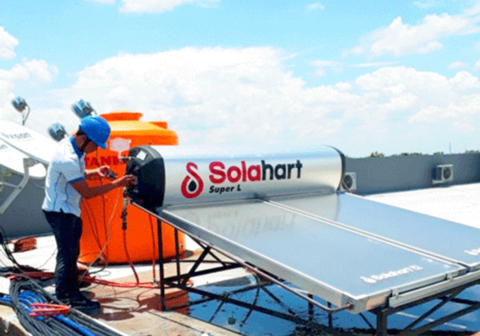 Perawatan berkala Solahart di atap